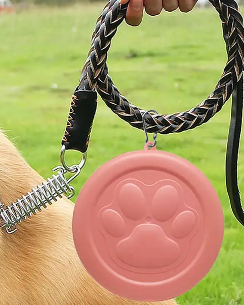 Portable pet food container for dogs and cats, durable and easy to clean, perfect for travel, outdoor walks, and feeding on the go