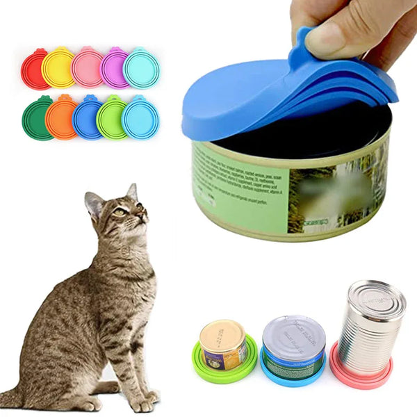 Reusable pet food can cover with built-in spoon for dogs and cats, keeps food fresh, hygienic, and prevents spills