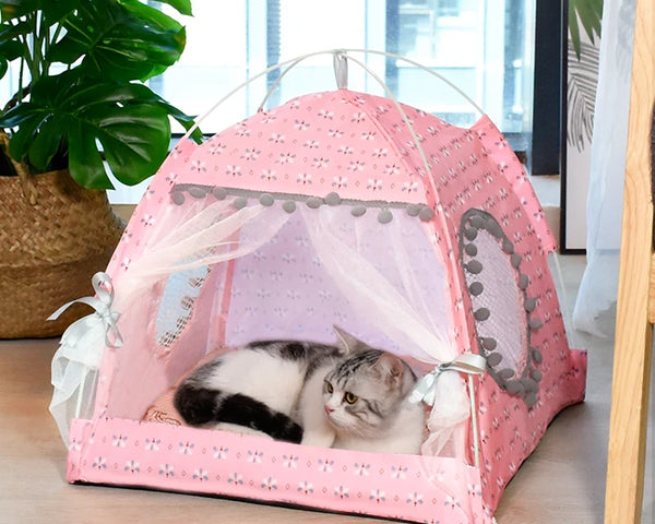 Semi-enclosed flower-shaped pet bed for cats and small dogs that provides comfort, security, and temperature regulation for restful sleep.