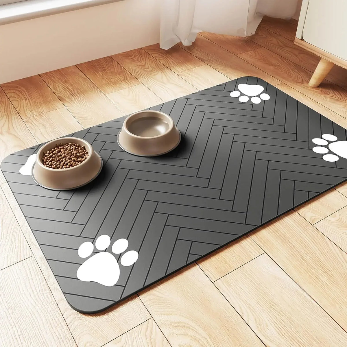 Quick-dry absorbent pet feeding mat with waterproof rubber backing to prevent spills and keep food and water bowl areas clean for dogs and cats.