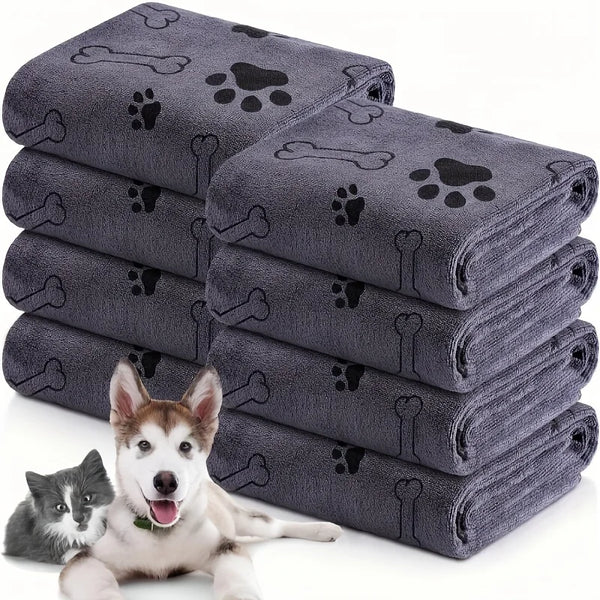 Microfiber pet towel for dogs and cats that quickly absorbs moisture and speeds up drying after baths, swimming, or walks.
